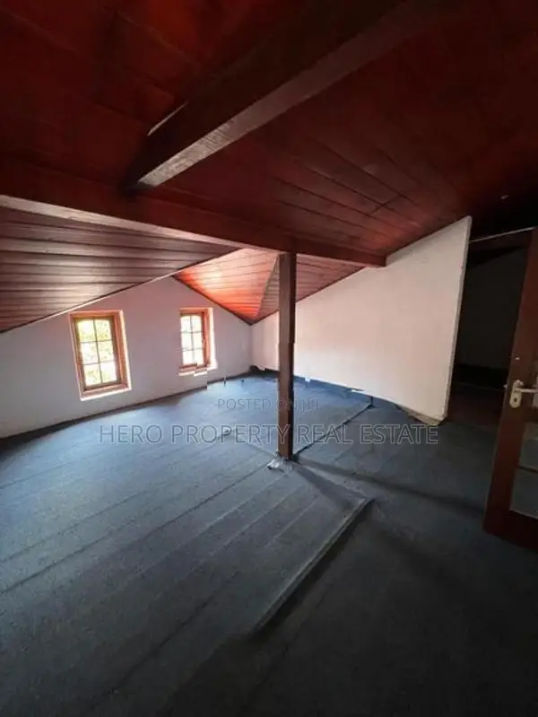 Luxury House for Sale in Athurugiriya