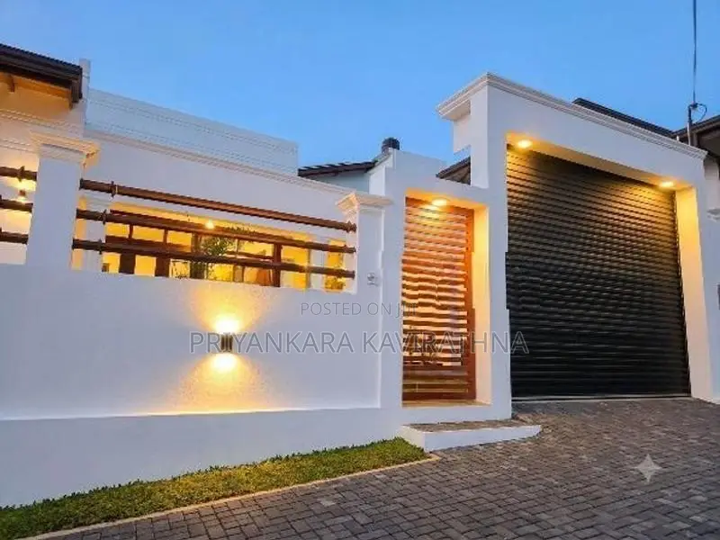 අලංකාර ගෙවත්තක් සහිත සුකෝපබෝගී අලුත්ම නිවස විකිනීමට - කහතුඩුව