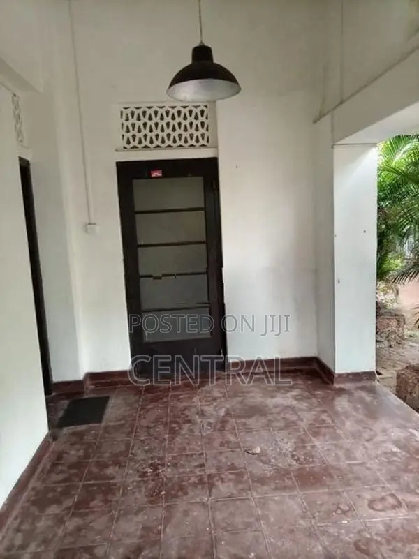 34 Perches land for sale with Colonial type House (C7-10216)