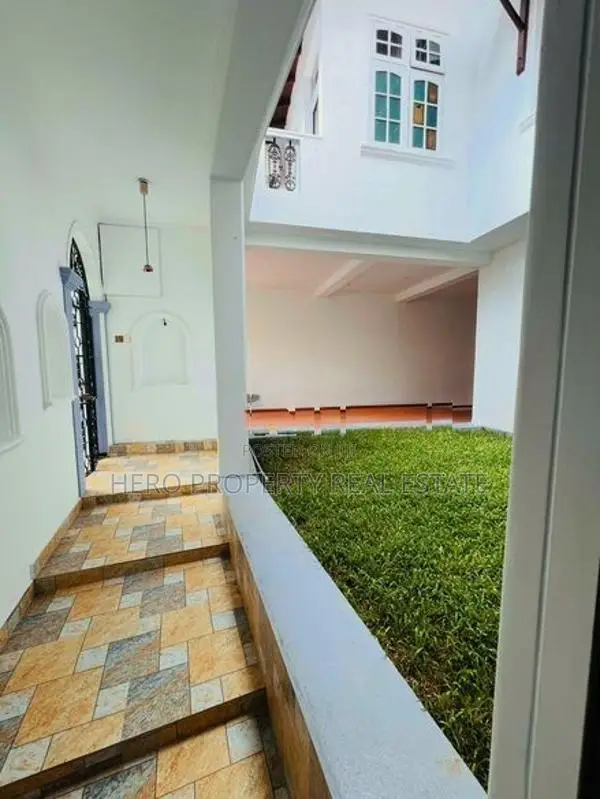 Luxury House for Sale in Athurugiriya