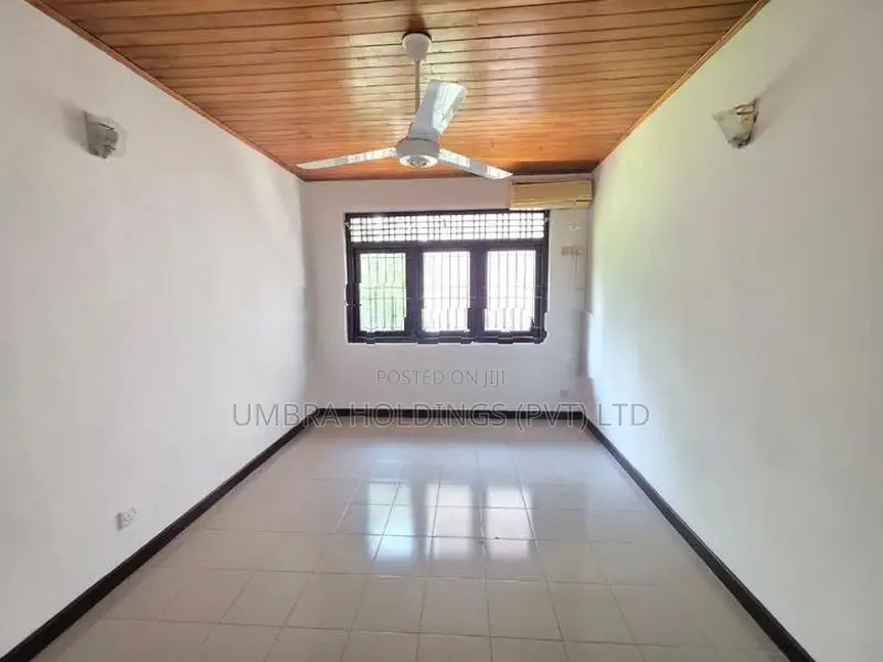 House For Sale In Fairfeild gardens Colombo 8 - 2616U/1
