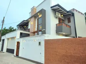 Brand New Mordern 2 Storied House in Piliyandala Town
