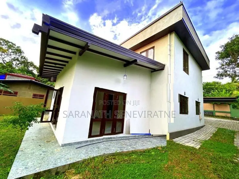Brand-New House Facing Dampe Piliyandala Bus Rd