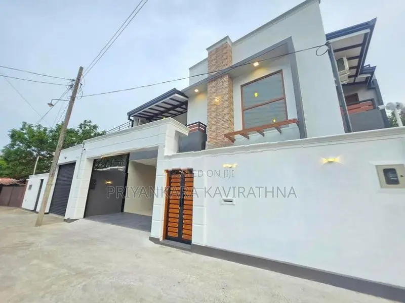 Brand New Mordern 2 Storied House in Piliyandala Town