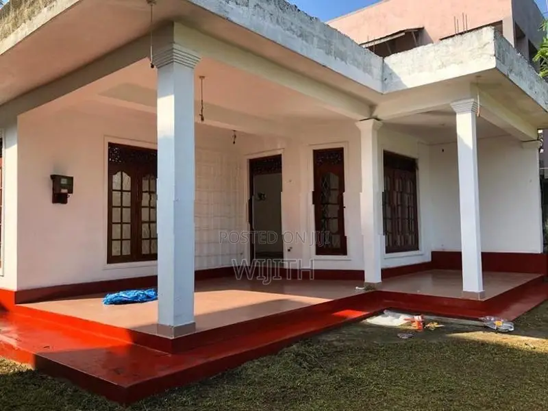 වටිනා ඉඩමක් සහිත නිවසක් ජයවර්ධනපුර විශ්වවිද්‍යාලට ආසන්නයේ විකිනිමට