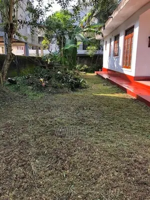 වටිනා ඉඩමක් සහිත නිවසක් ජයවර්ධනපුර විශ්වවිද්‍යාලට ආසන්නයේ විකිනිමට