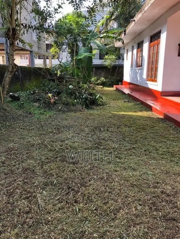 වටිනා ඉඩමක් සහිත නිවසක් ජයවර්ධනපුර විශ්වවිද්‍යාලට ආසන්නයේ විකිනිමට