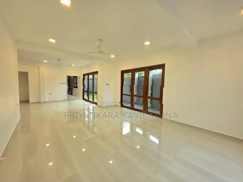 Brand New Mordern 2 Storied House in Piliyandala Town
