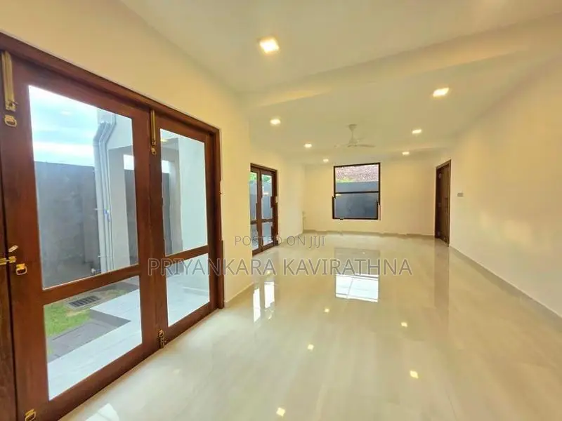Brand New Mordern 2 Storied House in Piliyandala Town