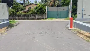 මල්කඩුවාවෙන් වටිනාම බිම් කොටස්