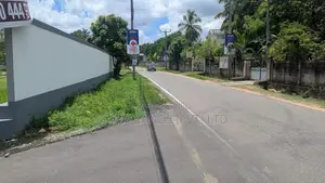 මල්කඩුවාවෙන් වටිනාම බිම් කොටස්