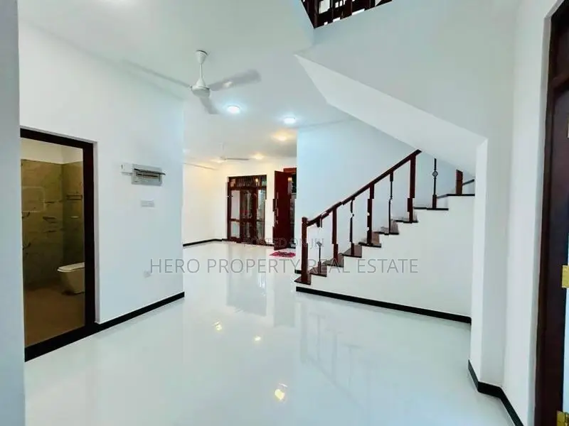 HAS208 Modern Luxury Quality Valuable House for Sale in Piliyandala