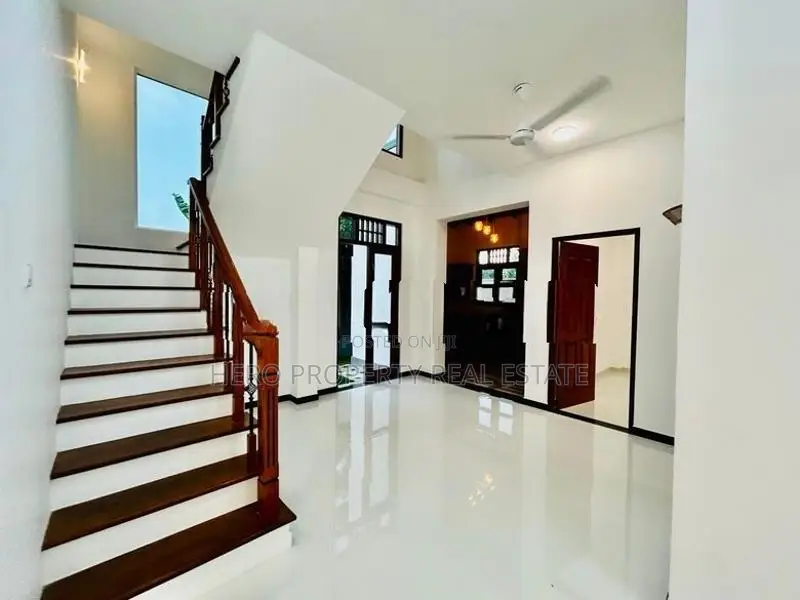 HAS208 Modern Luxury Quality Valuable House for Sale in Piliyandala