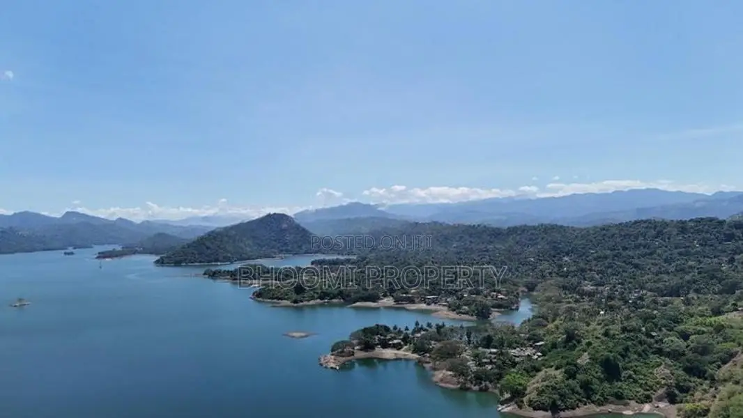 දිගන වික්ටෝරියා ජලාශයට මුහුණලා