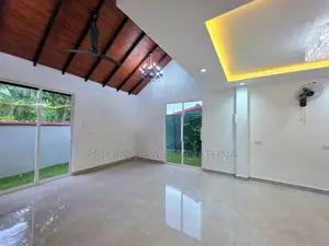 කැස්බෑව හංදියට නුදුරු අලුත්ම දෙමහල් නිවස විකිනීමට