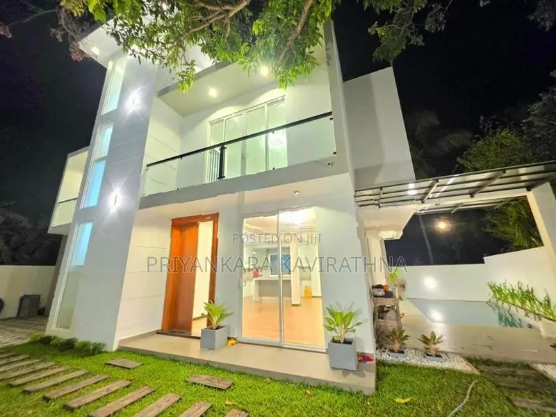 With Pool / Luxury House For Sale in Piliyandala
