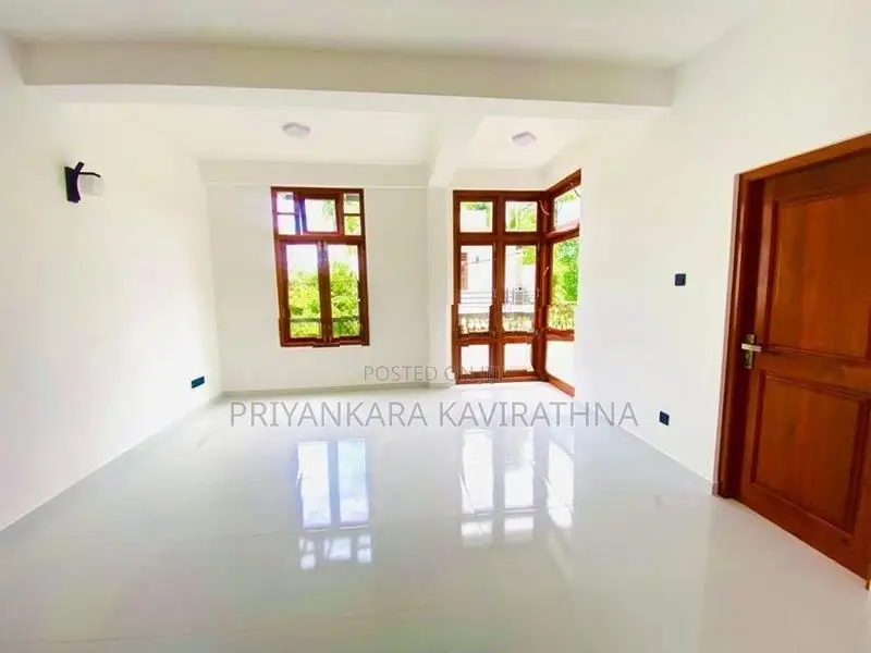 පිලියන්දලින් සුකෝපබෝගී තෙමහල් නිවස විකිනීමට