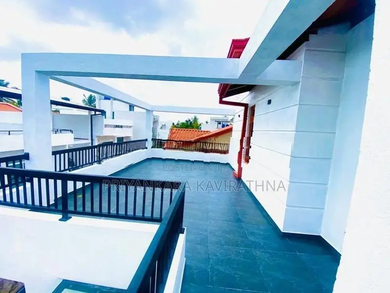 පිලියන්දලින් සුකෝපබෝගී තෙමහල් නිවස විකිනීමට