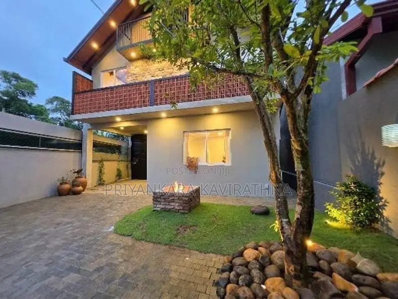 කැස්බෑව හංදියට නුදුරු අලුත්ම දෙමහල් නිවස විකිනීමට