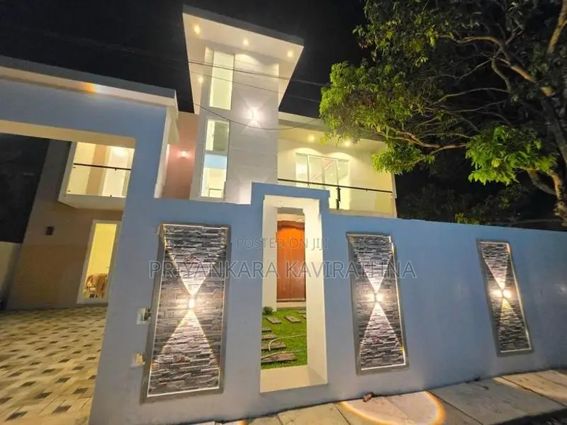 With Pool / Luxury House For Sale in Piliyandala