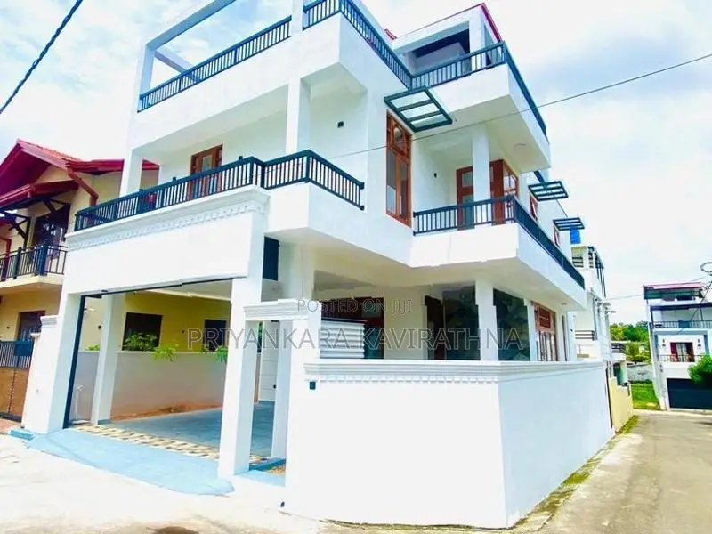 පිලියන්දලින් සුකෝපබෝගී තෙමහල් නිවස විකිනීමට