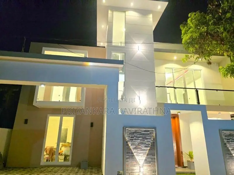 With Pool / Luxury House For Sale in Piliyandala