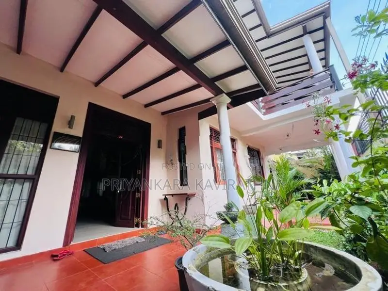 Luxury House For Sale in Mattegoda