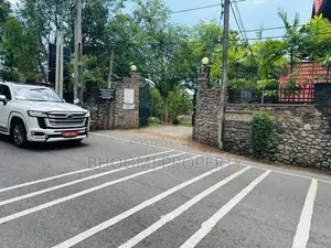 අතුරුගිරිය වානගුරැ මාවතේ වටිනා ඉඩම්