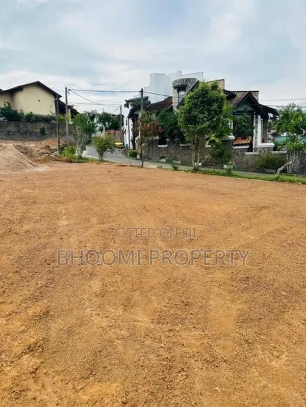 අතුරුගිරිය නගරයට සමීපව වටිනා ඉඩම්