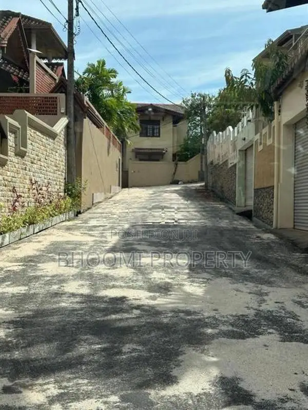 අතුරුගිරිය නගරයට සමීපව වටිනා ඉඩම්