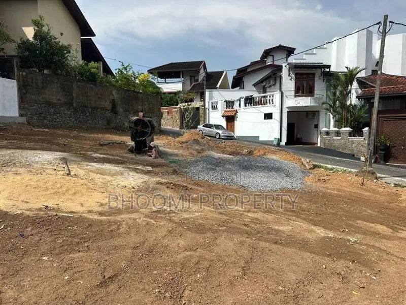 අතුරුගිරිය වානගුරැ මාවතේ වටිනා ඉඩම්