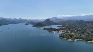 දිගනෙන් ඉඩමක්