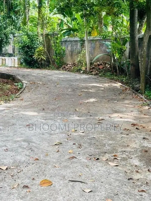 මාතලේ නගරයට සමීපවම ඉඩමක්