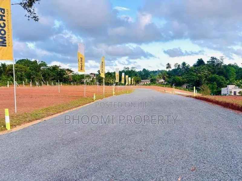 කලුතර නගරයට සමීපවම බිම් කොටස් කිහිපයක්