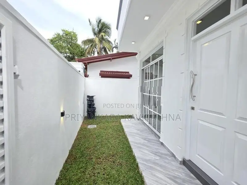 Luxury House For Sale in Kasbawa
