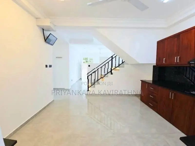 Luxury House For Sale in Kasbawa