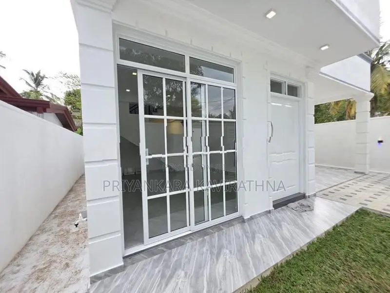 Luxury House For Sale in Kasbawa