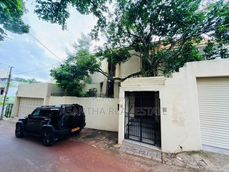 (AFA308) 03 Storey House with 20P Meda Welikada Road, Rajagiriya