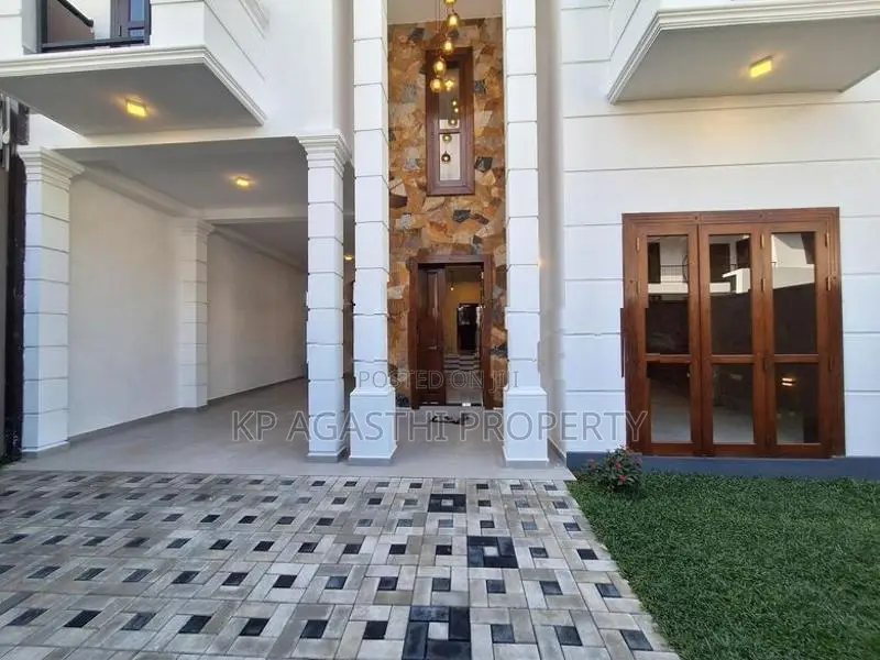 Brand New Luxury House for Sale in Boralesgamuwa
