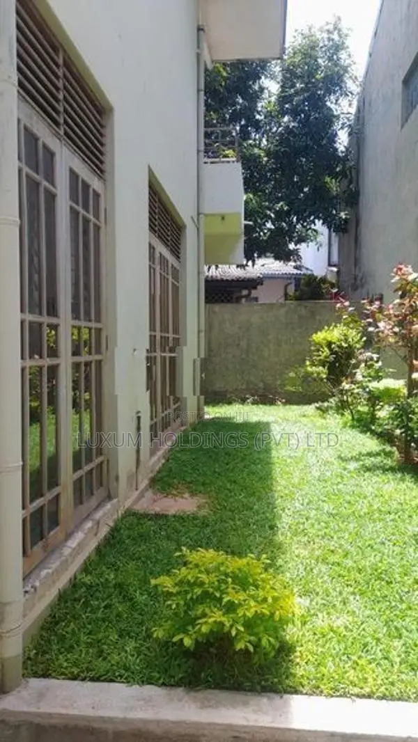 House For sale in Station Road Mount lavinia