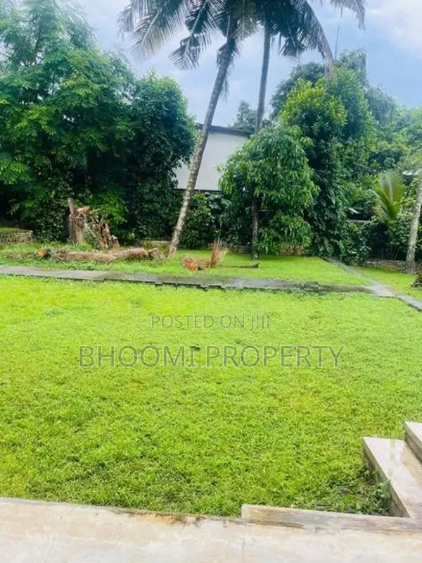 මාතලේ නගර සීමාව තුළ විකිණීමට අගනා නේවාසික ඉඩම් කොටස්
