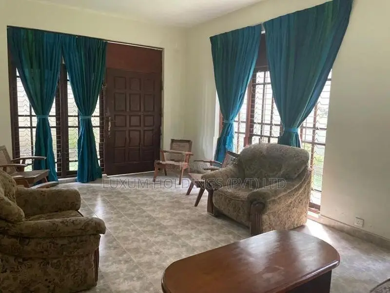 House For sale in Station Road Mount lavinia
