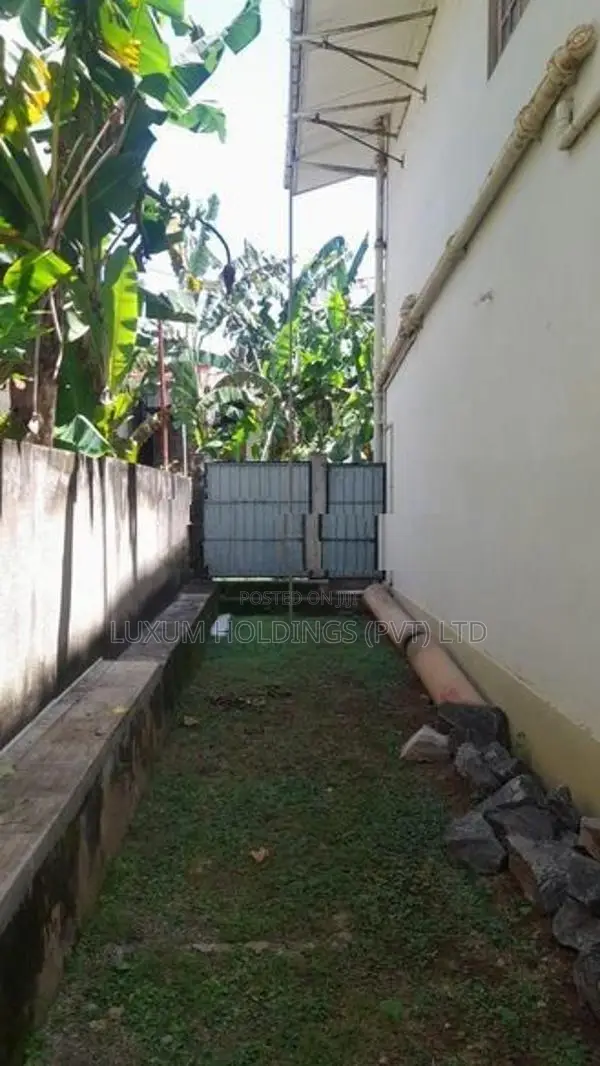 House For sale in Station Road Mount lavinia