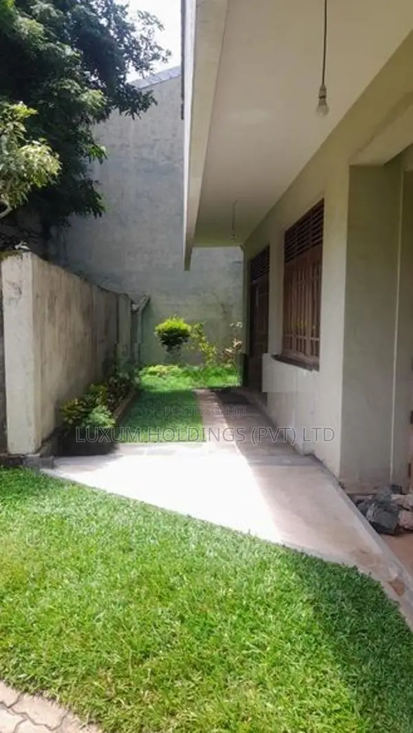 House For sale in Station Road Mount lavinia