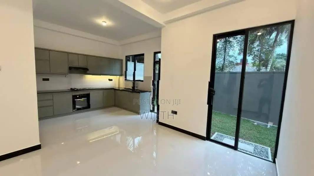 ණවමාදිලියේ ලස්සන දෙමහල් නිවසක්විකිනිමට කොටිටාවෙි