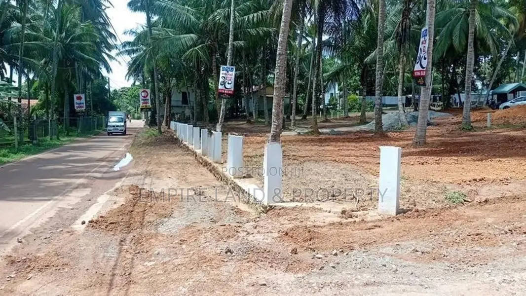 Land for Sale in Kandana Limit Walking Distance to Main Bus route