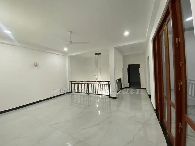 HJS205 - Luxurious House for Sale in Piliyandala