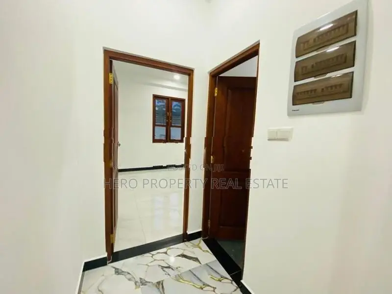 HJS205 - Luxurious House for Sale in Piliyandala