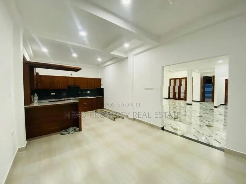 HJS205 - Luxurious House for Sale in Piliyandala