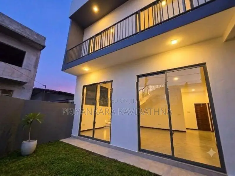 Brand New Mordern 3 Storied House in Batuwandara